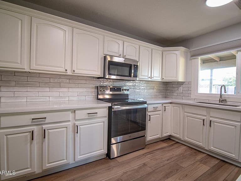 2141 E OXFORD Drive photo 4