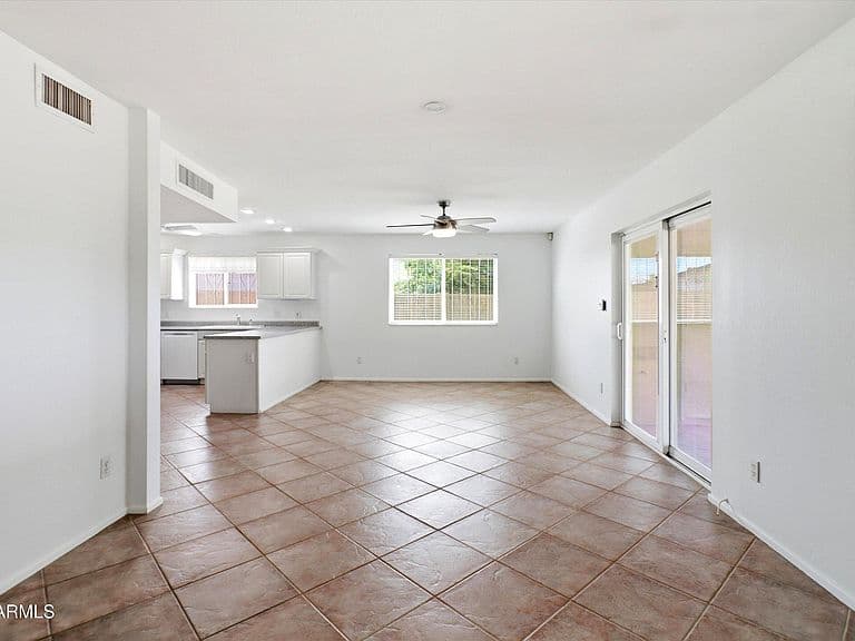2318 W DAHLIA Drive photo 4