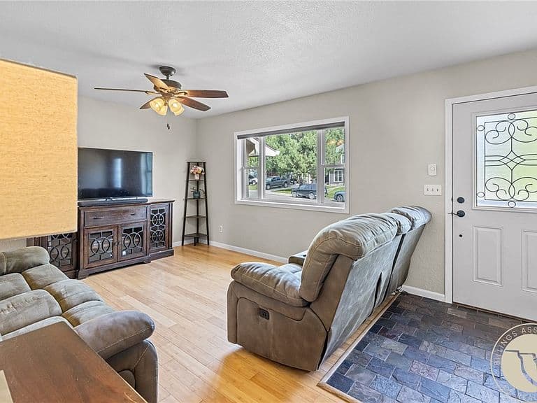 332 Caravan Ave photo 4