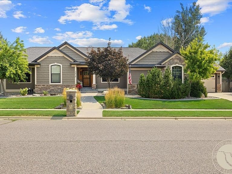 1215 Vineyard Way photo 1