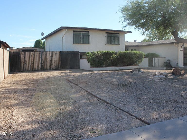4837 W Laurel Lane photo 2