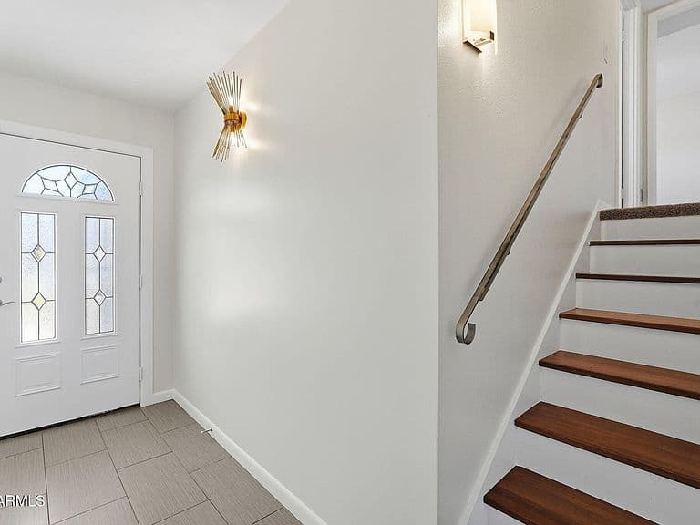 232 E ELLIS Drive photo 3