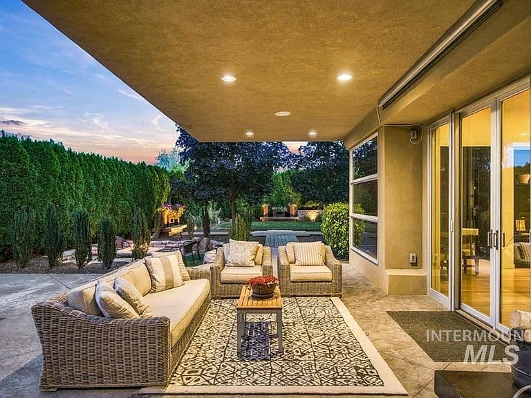 579 E Orion Ct photo 5