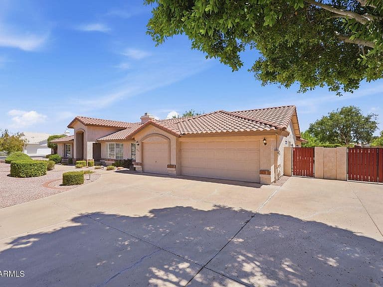 4561 E ENROSE Street photo 4