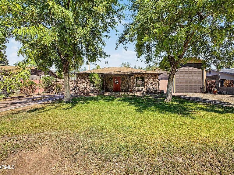 2216 W AUGUSTA Avenue photo 2