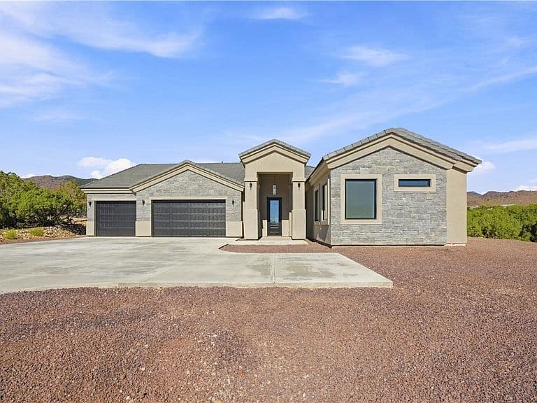 785 W Island Drive photo 2