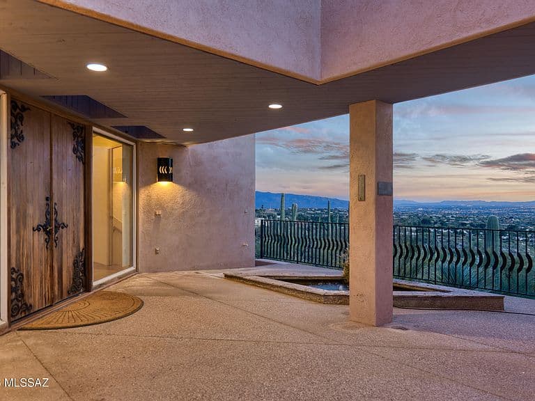 7001 N Ina Pl photo 5