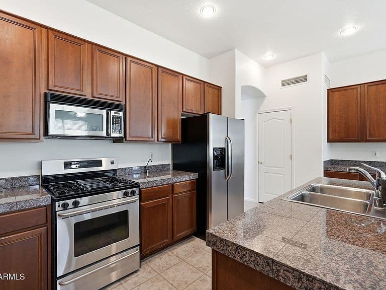 2015 W Olive Way photo 3