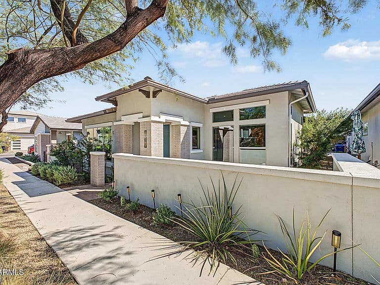 20726 W COLTER Street photo 2