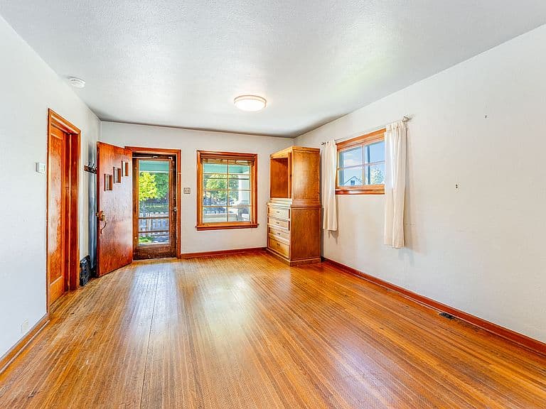 303 Somers Ave photo 3