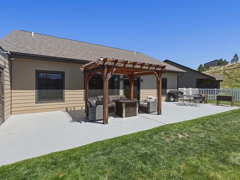 2220 Arrowhead Cir photo 3