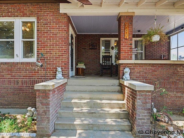 704 Main St photo 4