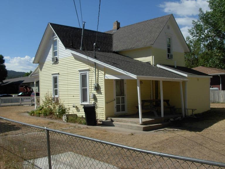 330 W Lincoln St photo 4