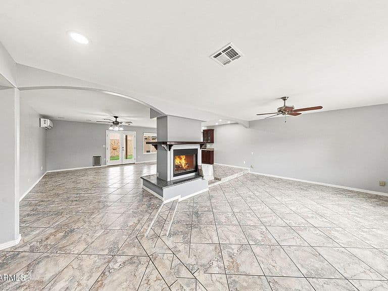 802 W CARIBBEAN Lane photo 2