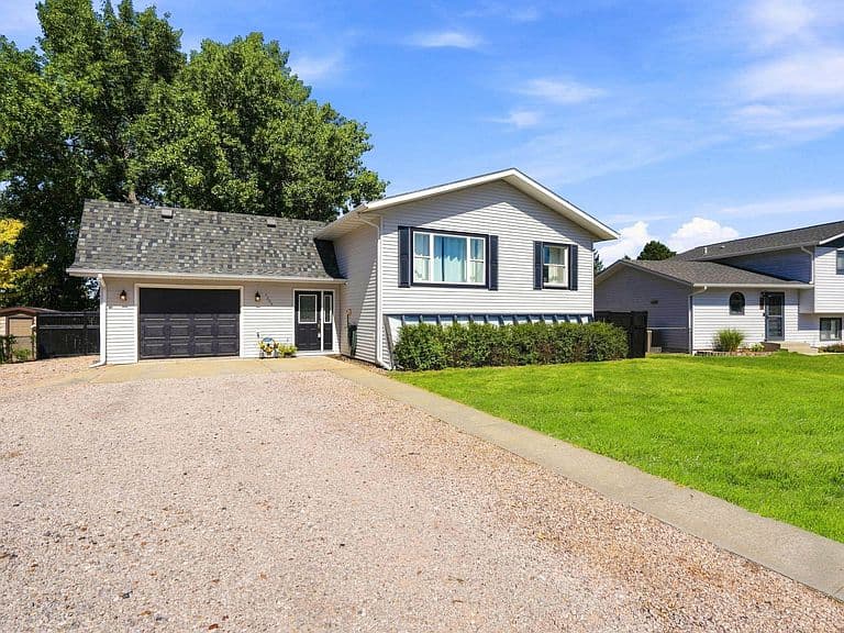 1205 Cedar Dr photo 3