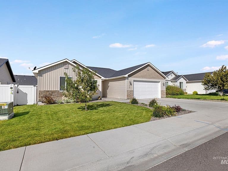 2448 Raven Ave photo 2