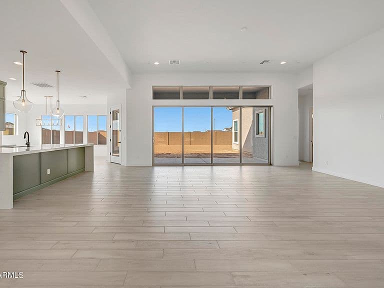 18122 E CREOSOTE Drive photo 3