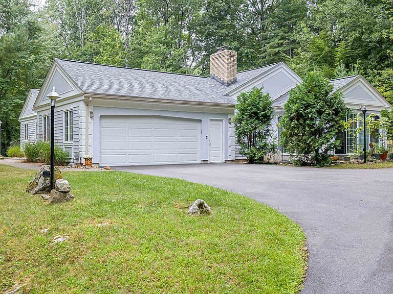 20 Buttonwood Road photo 1