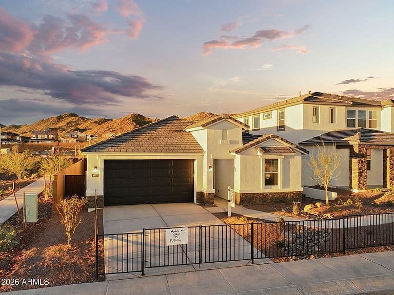 6802 W Spur Drive photo 1
