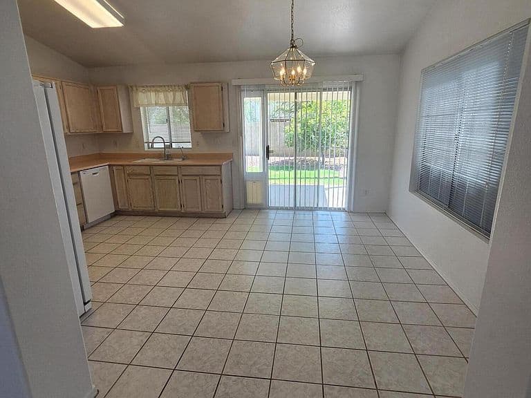 2925 E BLACKHAWK Drive photo 5