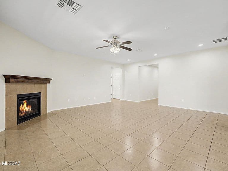 1124 W Golden Meadow Path photo 4