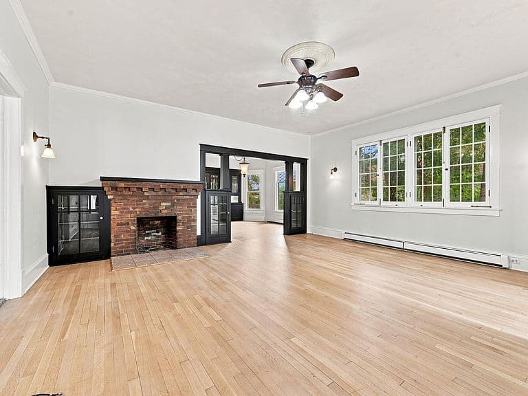 543 W Loucks St photo 5
