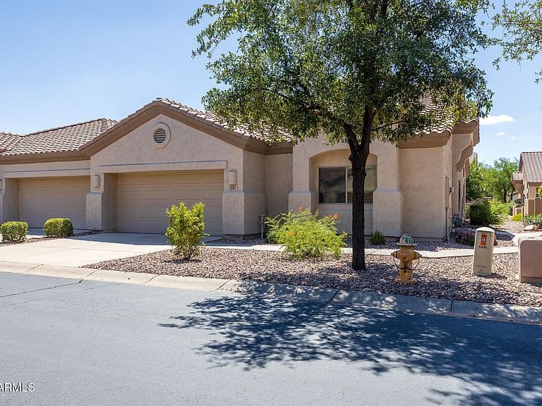 1557 E MANOR Drive photo 3