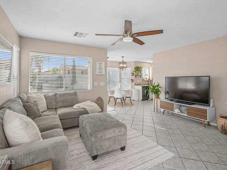 2001 S Bahama Dr photo 4