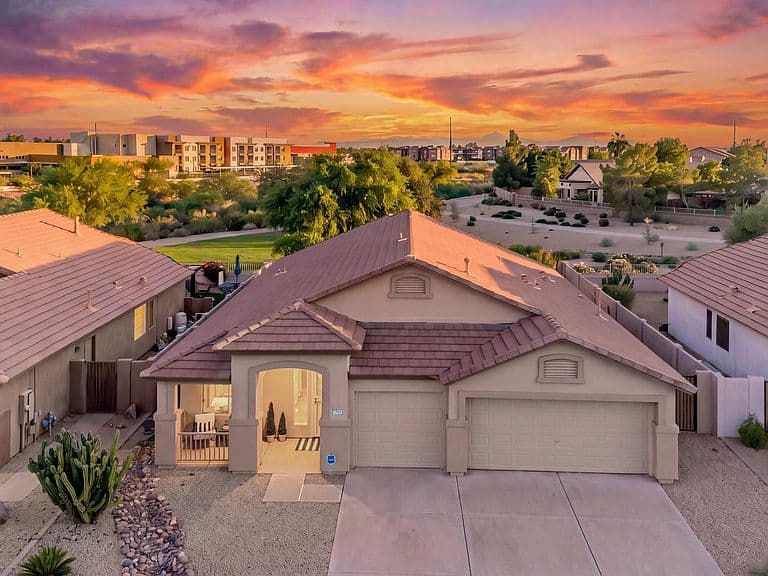 7909 W MARY ANN Drive photo 1