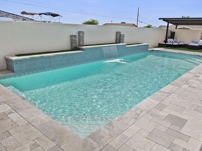 2060 Cabana Dr photo 3