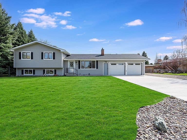 58 Sussex Dr photo 3
