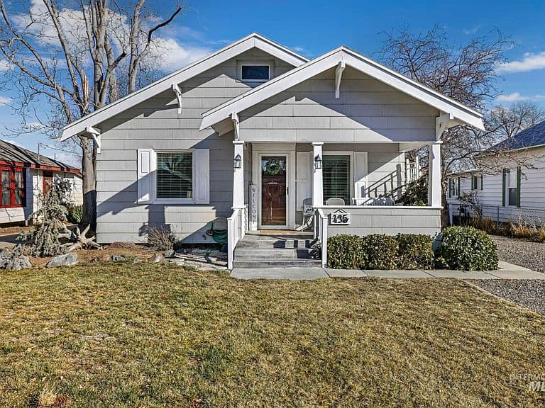 435 4th Ave E photo 1