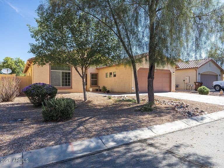 44352 W JUNIPER Avenue photo 2