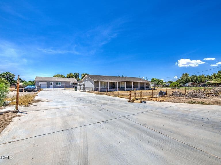 1732 S 175TH Drive photo 4