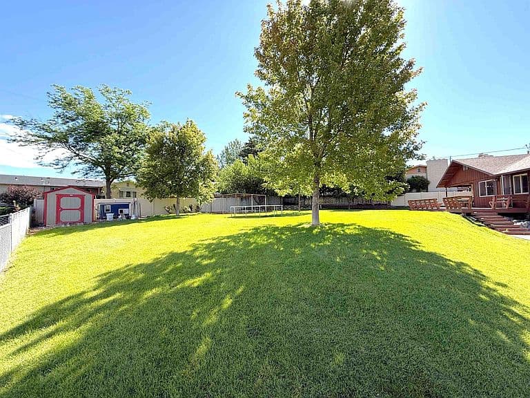 690 Fairway Dr photo 5