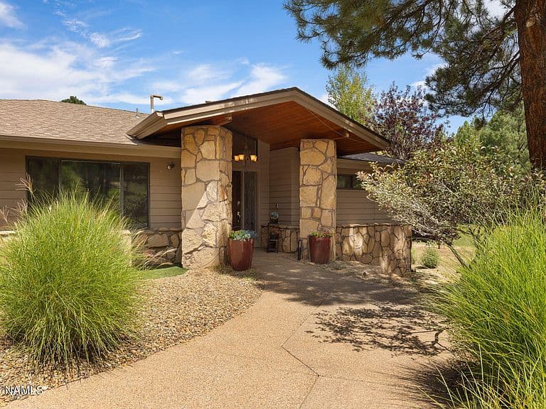 4600 E Green Mountain Dr photo 3