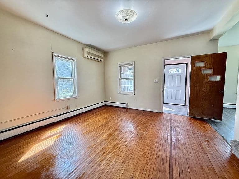 404 2nd St S photo 4