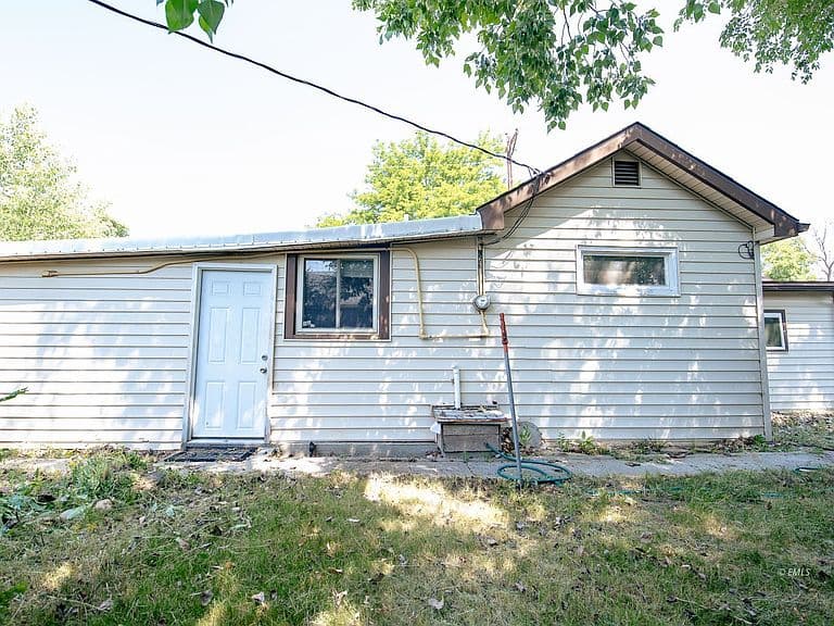 390 N 8th Ave photo 5