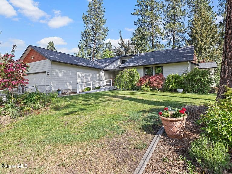 3529 E Mountain View Dr photo 1