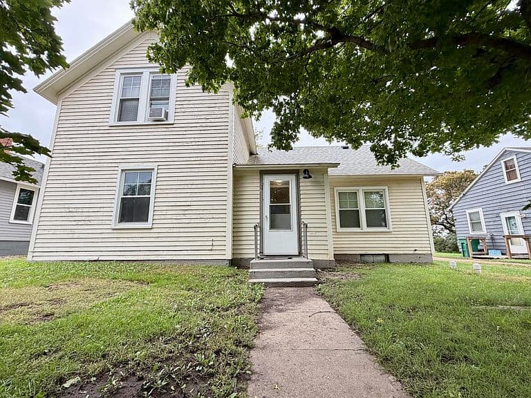 245 Laurel Ave SW photo 3