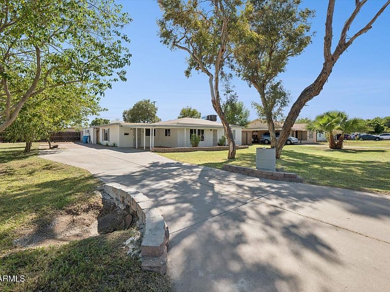 2107 W Minnezona Avenue photo 3