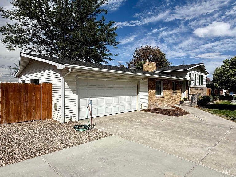 1249 Evergreen Dr photo 3