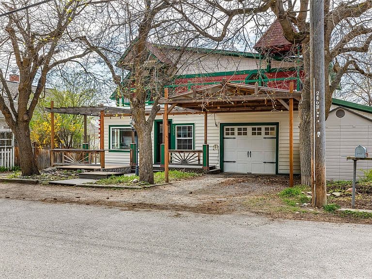 2335 Gilbert Ave photo 3