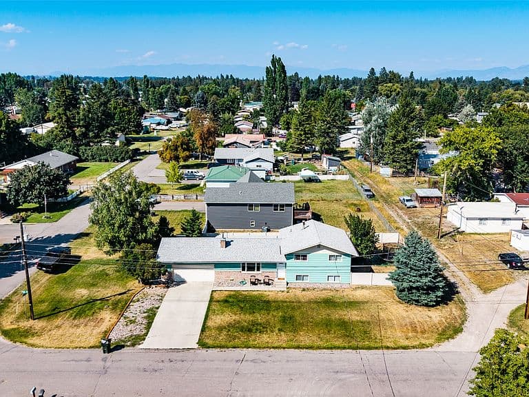 215 Park Dr photo 4