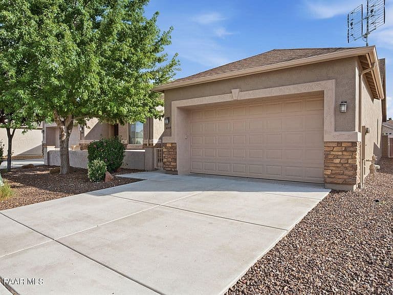 6217 E Thorne Ln photo 2