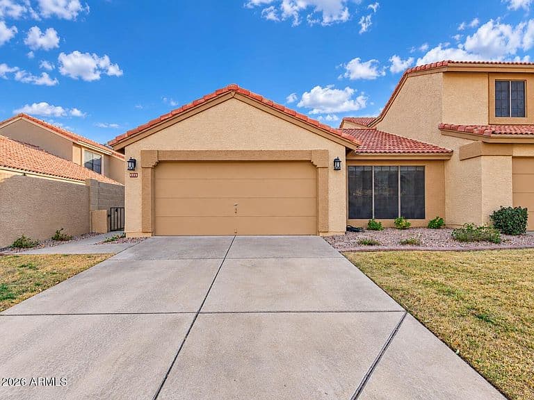 4223 E AGAVE Road photo 1