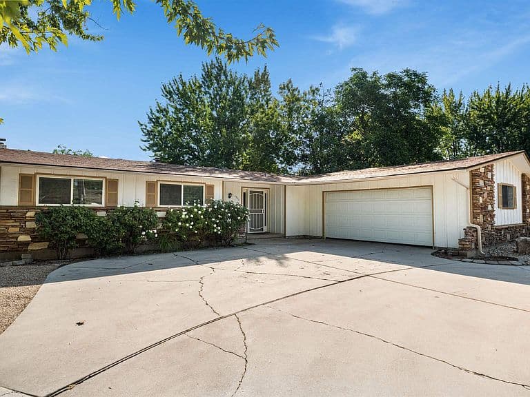 4054 N Maple Grove Rd photo 1