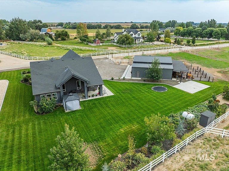 24301 Wanda Way photo 3