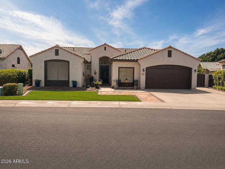 1813 W GOLDFINCH Way photo 2