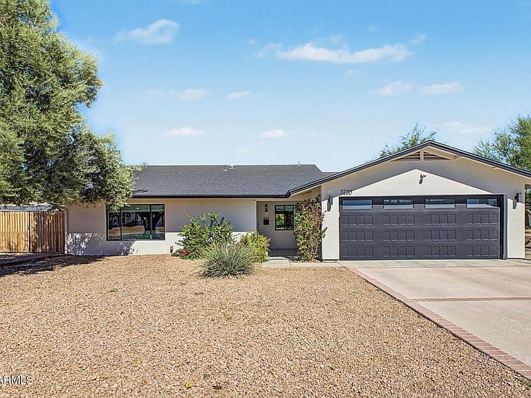 3230 E YUCCA Street photo 2